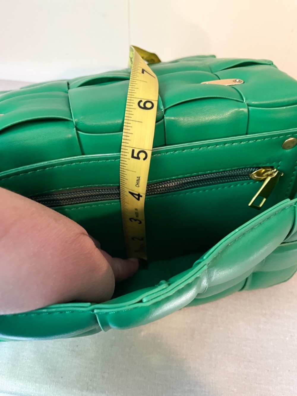 Kelly Green Faux Leather Shoulder Bag with Chunky Gold Link Strap - GUC - Picture 10 of 13